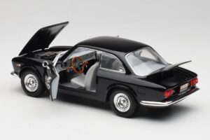 Alfa Romeo Giulia Sprint GTA Negro Road Signature 1:18 92348 Metal - imagen 5 de 8