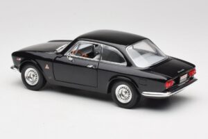 Alfa Romeo Giulia Sprint GTA Negro Road Signature 1:18 92348 Metal - imagen 7 de 8