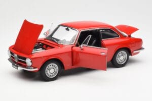 Alfa Romeo GT 1300 Junior LHD Rojo AUTOart 1:18 70131 Metal - imagen 2 de 8