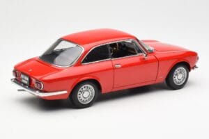 Alfa Romeo GT 1300 Junior LHD Rojo AUTOart 1:18 70131 Metal - imagen 3 de 8