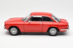 Alfa Romeo GT 1300 Junior LHD Rojo AUTOart 1:18 70131 Metal - imagen 4 de 8