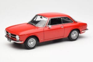 Alfa Romeo GT 1300 Junior LHD Rojo AUTOart 1:18 70131 Metal