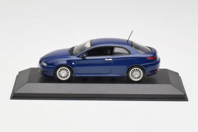 Alfa Romeo GT Dark Blue Metallic Minichamps 1:43 400120326 Metal