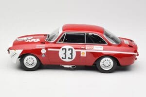 Alfa Romeo GTA 1300 Junior #33 T. Hezemans / G. van Lennep Division 1 Winners 4 Hours of Jarama 1972 Minichamps 1:18 15572123 - imagen 3 de 6