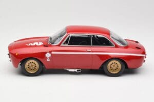 Alfa Romeo GTA 1300 Junior Rojo Minichamps 1:18 155120020 Metal - imagen 3 de 6
