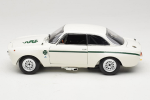 Alfa Romeo GTA 1300 Junior Blanco Minichamps 1:18 100120501 Metal - imagen 4 de 8