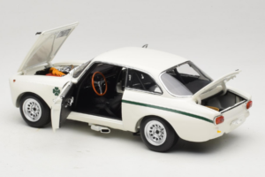 Alfa Romeo GTA 1300 Junior Blanco Minichamps 1:18 100120501 Metal - imagen 5 de 8