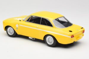 Alfa Romeo GTA 1300 Junior Amarillo Minichamps 1:18 155120024 Metal - imagen 4 de 6