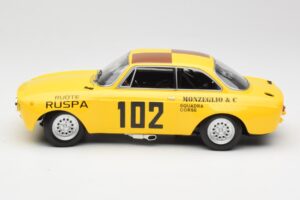 Alfa Romeo GTA 1300 #102 Squadra Corse R. Zanetti / M. Ruspa / Monzeglio Targa Florio 1971 Minichamps 1:18 155711202 Metal - imagen 3 de 6