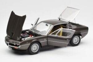Alfa Romeo Montreal Marrón Metalizado AUTOart 1:18 70173 Metal - imagen 2 de 8