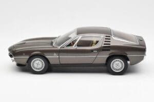 Alfa Romeo Montreal Marrón Metalizado AUTOart 1:18 70173 Metal - imagen 4 de 8