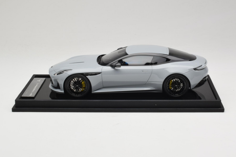 Aston Martin DB12 Nardo Gray MotorHelix 1:18 MH027NG Resina