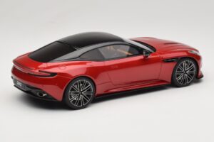 Aston Martin DB12 Hyper Red GT Spirit 1:18 GT936 Resina - imagen 2 de 6