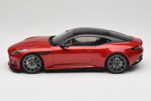 Aston Martin DB12 Hyper Red GT Spirit 1:18 GT936 Resina - imagen 3 de 6