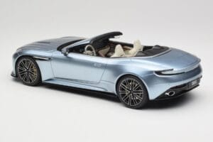 Aston Martin DB12 Volante Caribbean Blue Pearl GT Spirit 1:18 GT479 Resina - imagen 5 de 6