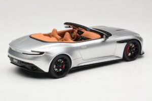 Aston Martin DB12 Volante Plateado GT Spirit 1:18 GT945 Resina - imagen 2 de 6