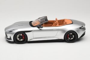 Aston Martin DB12 Volante Plateado GT Spirit 1:18 GT945 Resina - imagen 3 de 6