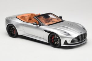 Aston Martin DB12 Volante Plateado GT Spirit 1:18 GT945 Resina - imagen 4 de 6