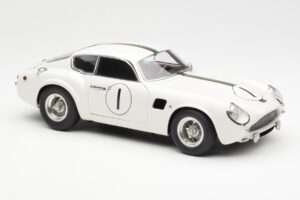 Aston Martin DB4 GT Zagato #1 24 Hours of Le Mans 1961 CMC 1:18 M-139 Metal - imagen 4 de 6