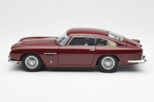 Aston Martin DB5 Dubonnet Rojo AUTOart 1:18 70213 Metal - imagen 4 de 8