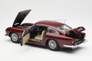 Aston Martin DB5 Dubonnet Rojo AUTOart 1:18 70213 Metal - imagen 5 de 8