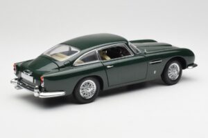 Aston Martin DB5 RHD Verde AUTOart 1:18 70024 Metal - imagen 3 de 8