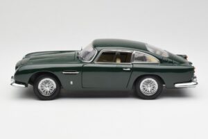 Aston Martin DB5 RHD Verde AUTOart 1:18 70024 Metal - imagen 4 de 8