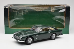 Aston Martin DB5 RHD Verde AUTOart 1:18 70024 Metal - imagen 8 de 8