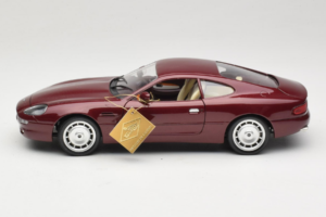 Aston Martin DB7 Rojo Guiloy 1:18 67550 Metal - imagen 4 de 8