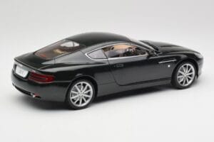 Aston Martin DB9 Negro Solido 1:18 15025600 Metal - imagen 3 de 8