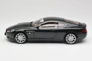 Aston Martin DB9 Negro Solido 1:18 15025600 Metal - imagen 4 de 8