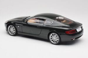 Aston Martin DB9 Negro Solido 1:18 15025600 Metal - imagen 7 de 8