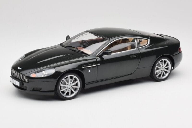 Aston Martin DB9 Negro Solido 1:18 15025600 Metal