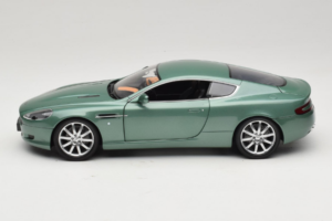 Aston Martin DB9 Verde Minichamps 1:18 150137322 Metal - imagen 4 de 8