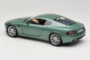 Aston Martin DB9 Verde Minichamps 1:18 150137322 Metal - imagen 7 de 8