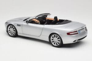 Aston Martin DB9 Volante Plata Minichamps 1:18 150137334 Metal - imagen 7 de 8