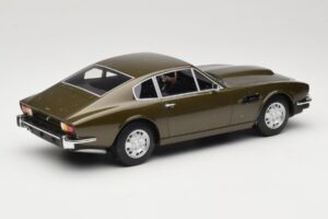 Aston Martin DBS Olive Verde CMR 1:18 CMR003 Metal - imagen 2 de 6