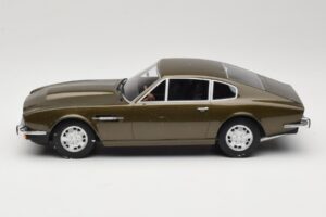 Aston Martin DBS Olive Verde CMR 1:18 CMR003 Metal - imagen 3 de 6