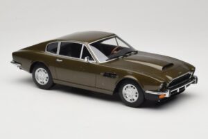 Aston Martin DBS Olive Verde CMR 1:18 CMR003 Metal - imagen 4 de 6