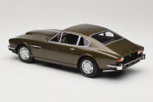 Aston Martin DBS Olive Verde CMR 1:18 CMR003 Metal - imagen 5 de 6