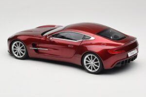 Aston Martin One-77 Diavolo Red AUTOart 1:18 70245 Metal - imagen 7 de 8