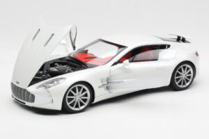 Aston Martin One-77 Morning Frost Blanco AUTOart 1:18 70244 Metal - imagen 2 de 8