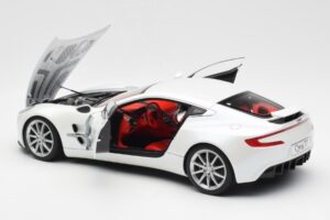 Aston Martin One-77 Morning Frost Blanco AUTOart 1:18 70244 Metal - imagen 5 de 8