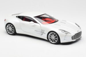 Aston Martin One-77 Morning Frost Blanco AUTOart 1:18 70244 Metal - imagen 6 de 8