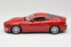 Aston Martin V12 Vanquish Rojo Bburago 1:18 34063 Metal - imagen 4 de 8
