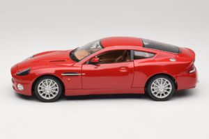 Aston Martin V12 Vanquish Rojo Bburago 1:18 33334063 Metal - imagen 4 de 8