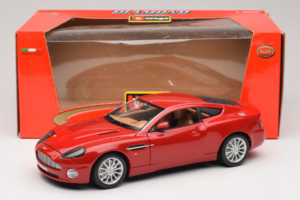 Aston Martin V12 Vanquish Rojo Bburago 1:18 33334063 Metal - imagen 8 de 8