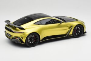 Aston Martin V12 Vantage Final Edition Cosmopolitan Yellow TopSpeed 1:18 TS0453 Metal - imagen 2 de 6