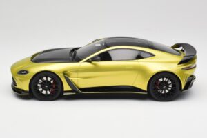 Aston Martin V12 Vantage Final Edition Cosmopolitan Yellow TopSpeed 1:18 TS0453 Metal - imagen 3 de 6