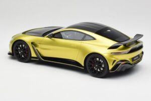 Aston Martin V12 Vantage Final Edition Cosmopolitan Yellow TopSpeed 1:18 TS0453 Metal - imagen 5 de 6